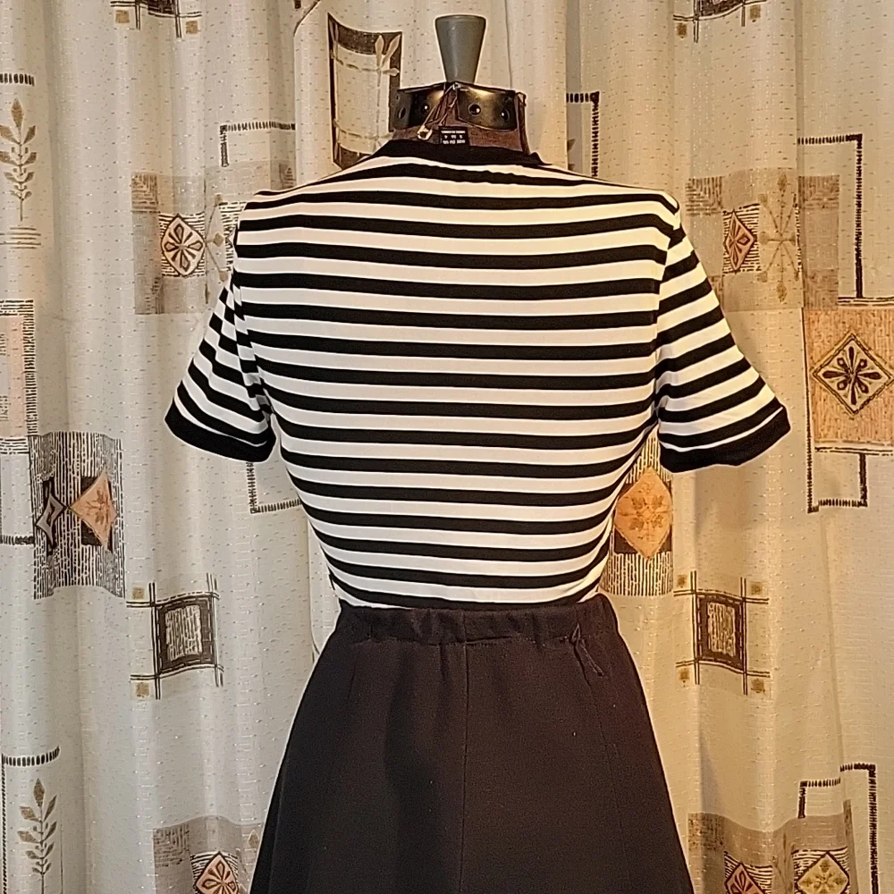 🤎 Jailbait Stripe Ringer Tee - Picture 4 of 6